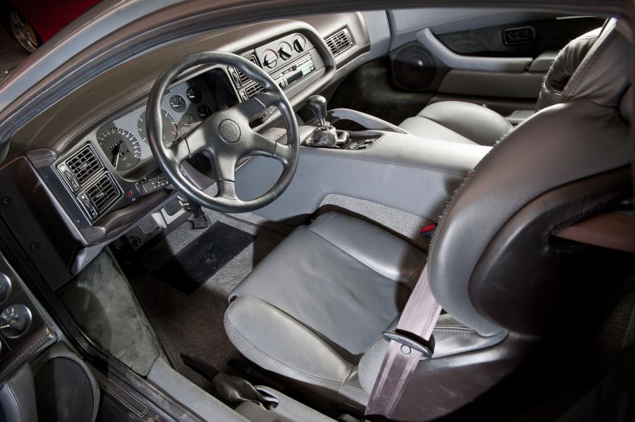  Jaguar XJ220 1993 года  (фото 18 из 28)